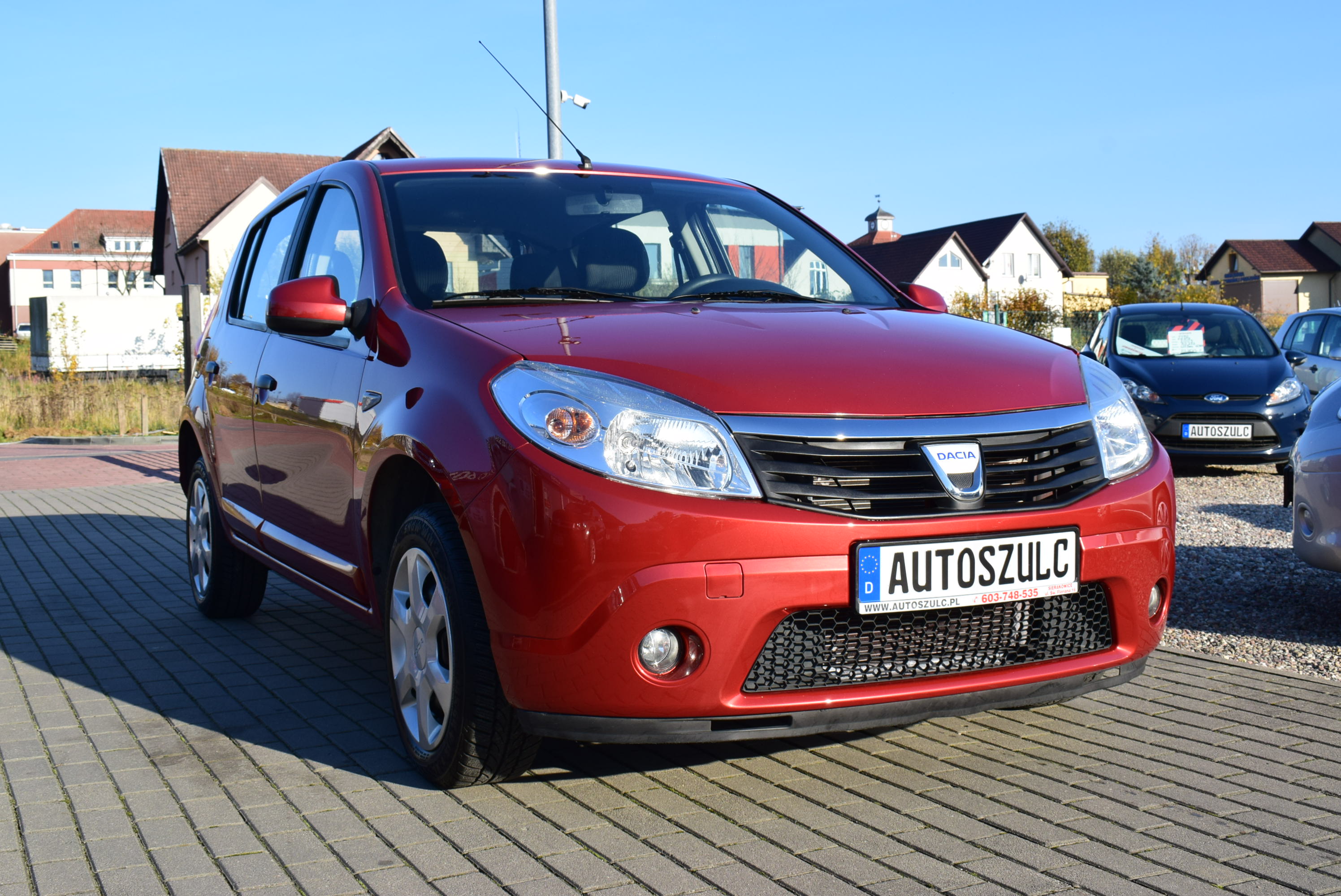 Dacia Sandero 1.4 Benzyna , Czerwony, Klimatyzacja, Ekonomiczny, Bez wkładu, Rok Gwarancji full