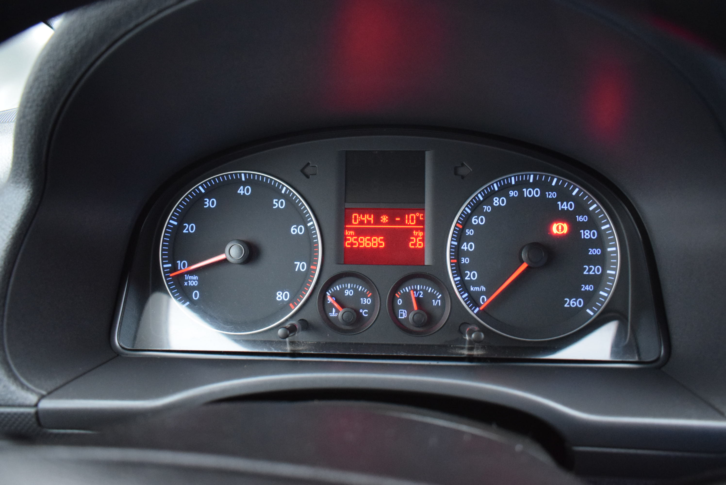 VW Caddy 1.6 Benzyna MPI, 5-Osobowy, 102 PS, Klima, Hak, Najlepsza jednostka silnikowa, Rok Gwarancji full