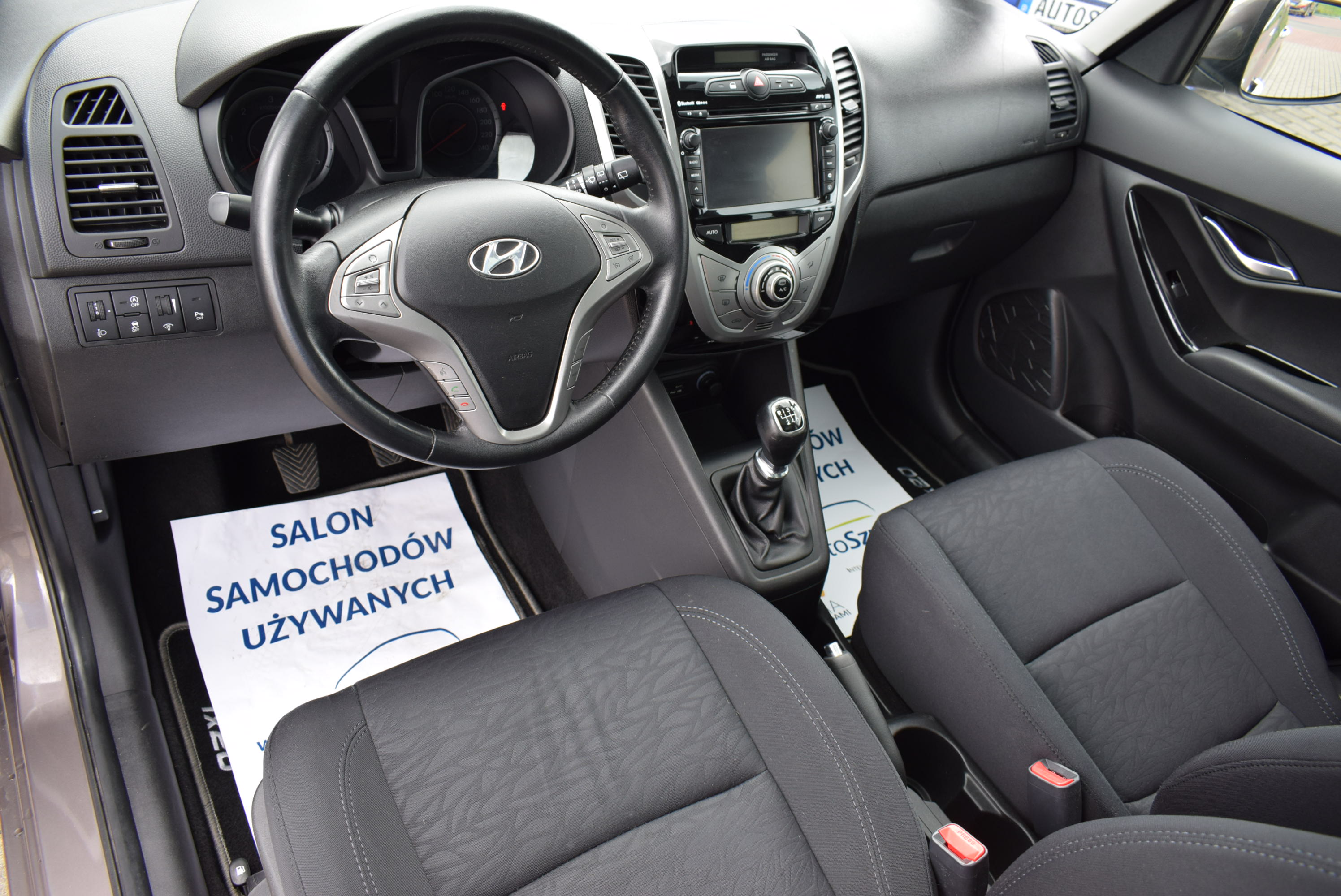 Hyundai IX-20 1.4 CRDI, 90 PS, Szyberdach, Klimatyzacja, Nawigacja, Ekonomiczny, Miejski, Zgrabny, Rok Gwarancji full