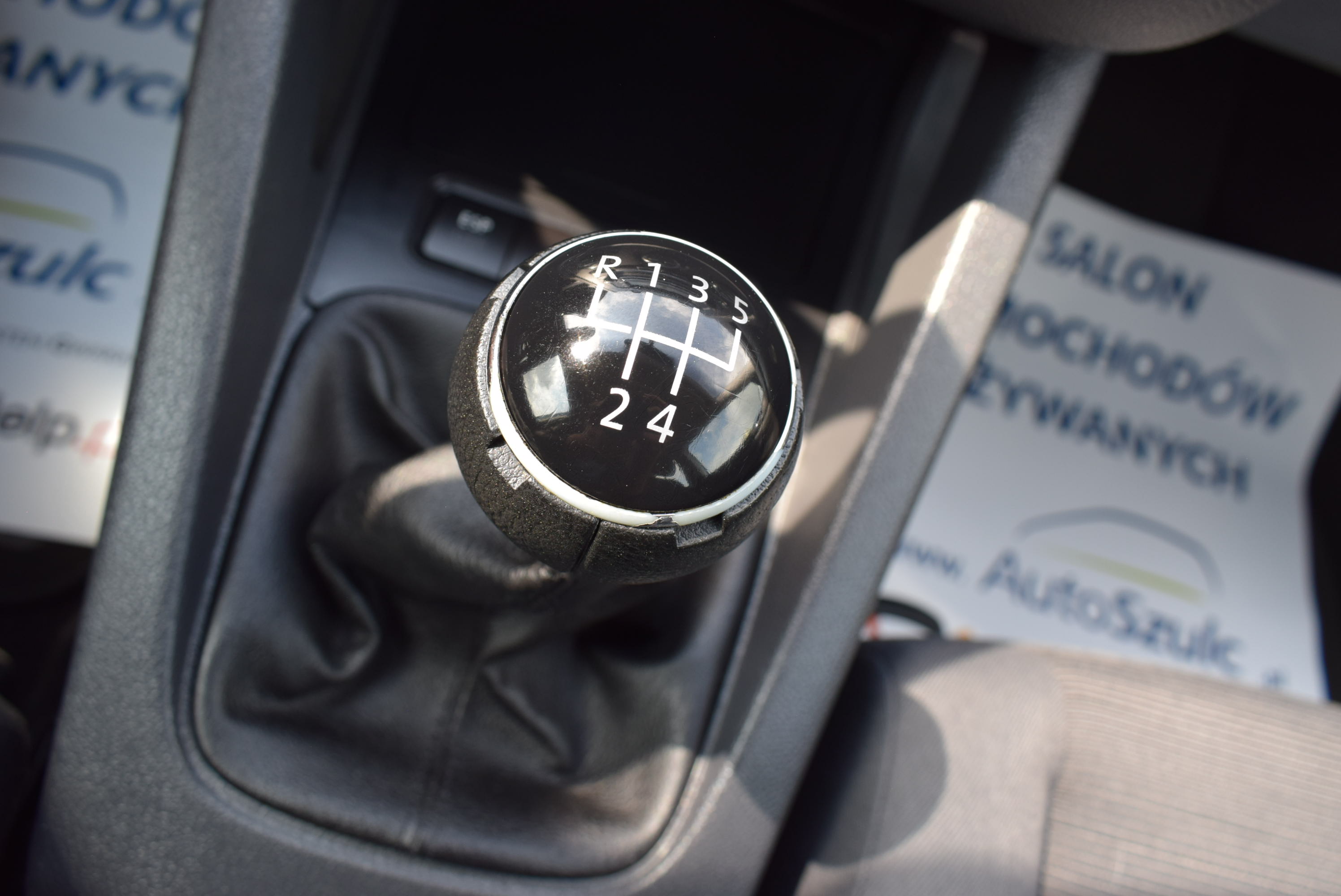 VW Golf V 1.4 Benzyna, 5-drzwi, Prosty, Zwykły i tani w utrzymaniu, Rok Gwarancji full